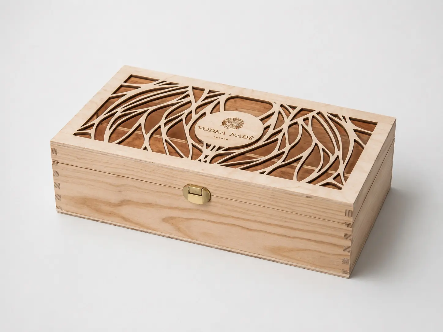 Coffret professionnel en bois ajouré et gravé